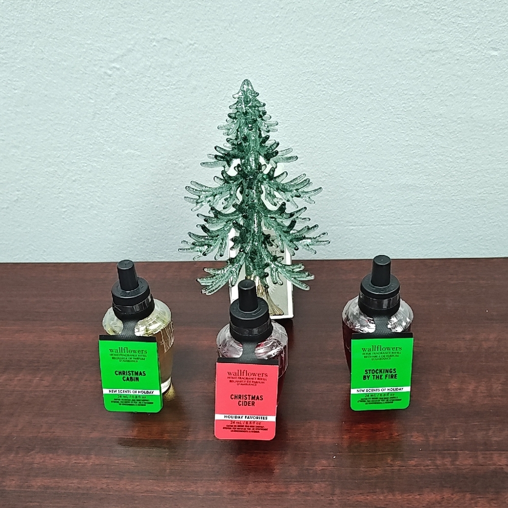 Bath & Body Works NATURAL PINE TREE NIGHTLIGHT Wallflowers Plug + 3 Wallflowers
